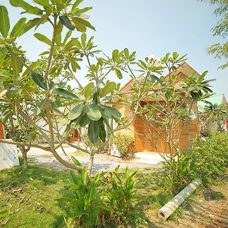 Tonrak Resort Ban Ongkharak Bagian luar foto